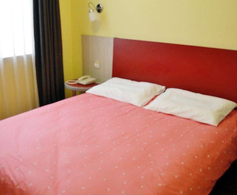 Home Inn Shanghai Century Park Buitenkant foto