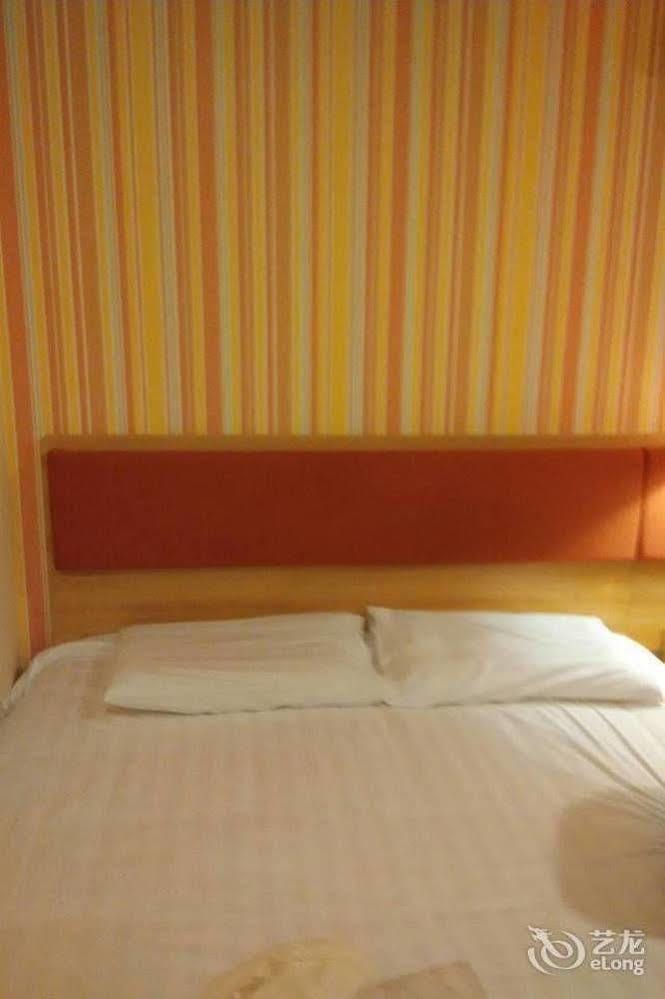 Home Inn Shanghai Century Park Buitenkant foto
